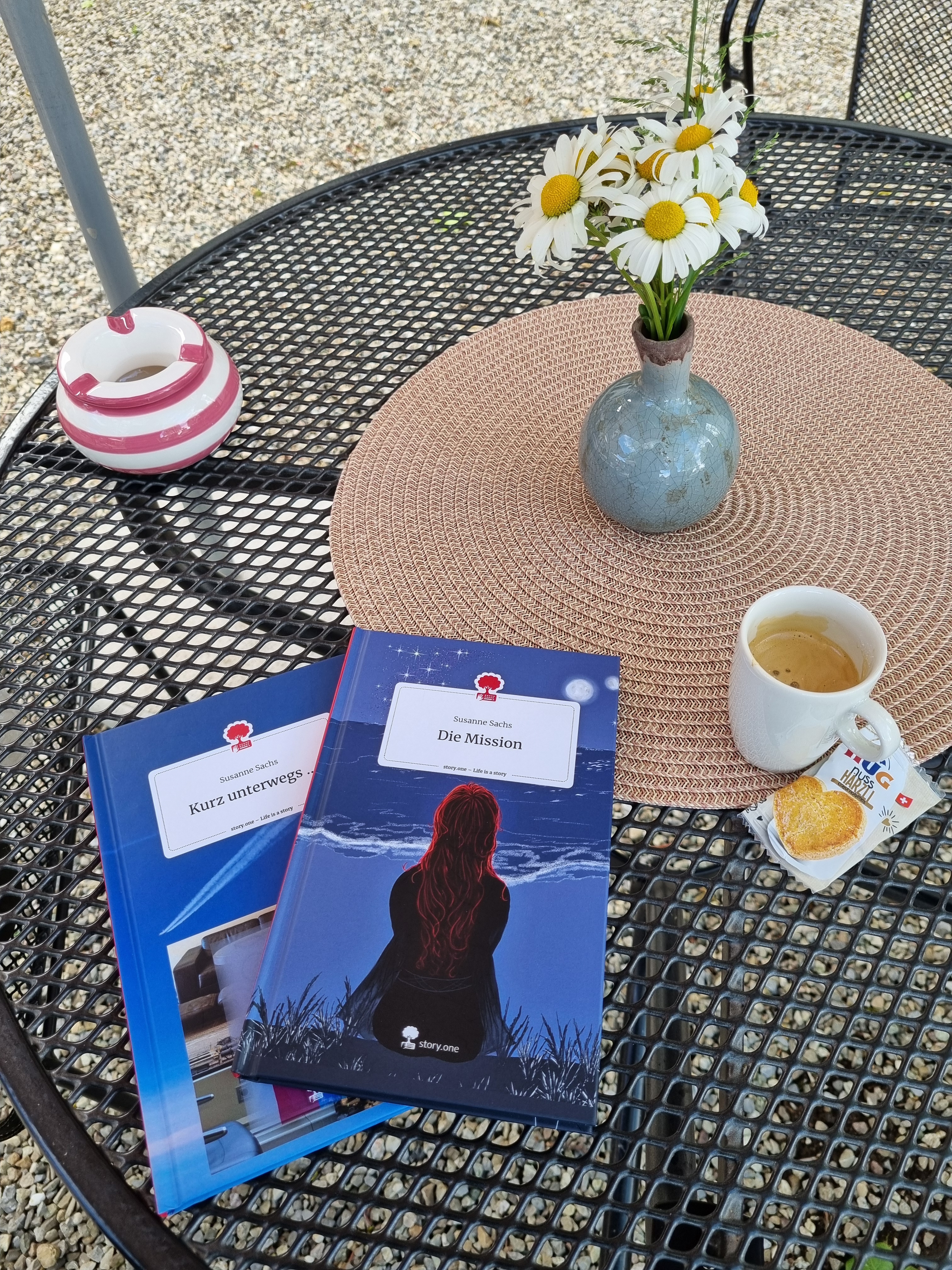 auf dem Tisch
meine ersten
Bücher